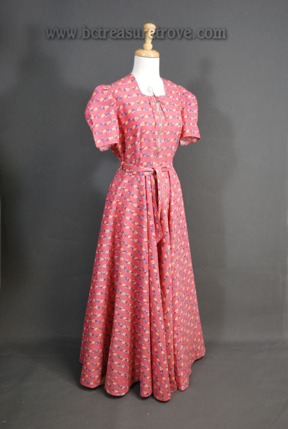 Late 1930s to Early 1940s Vintage Dressing Gown or Hostess Dress Small